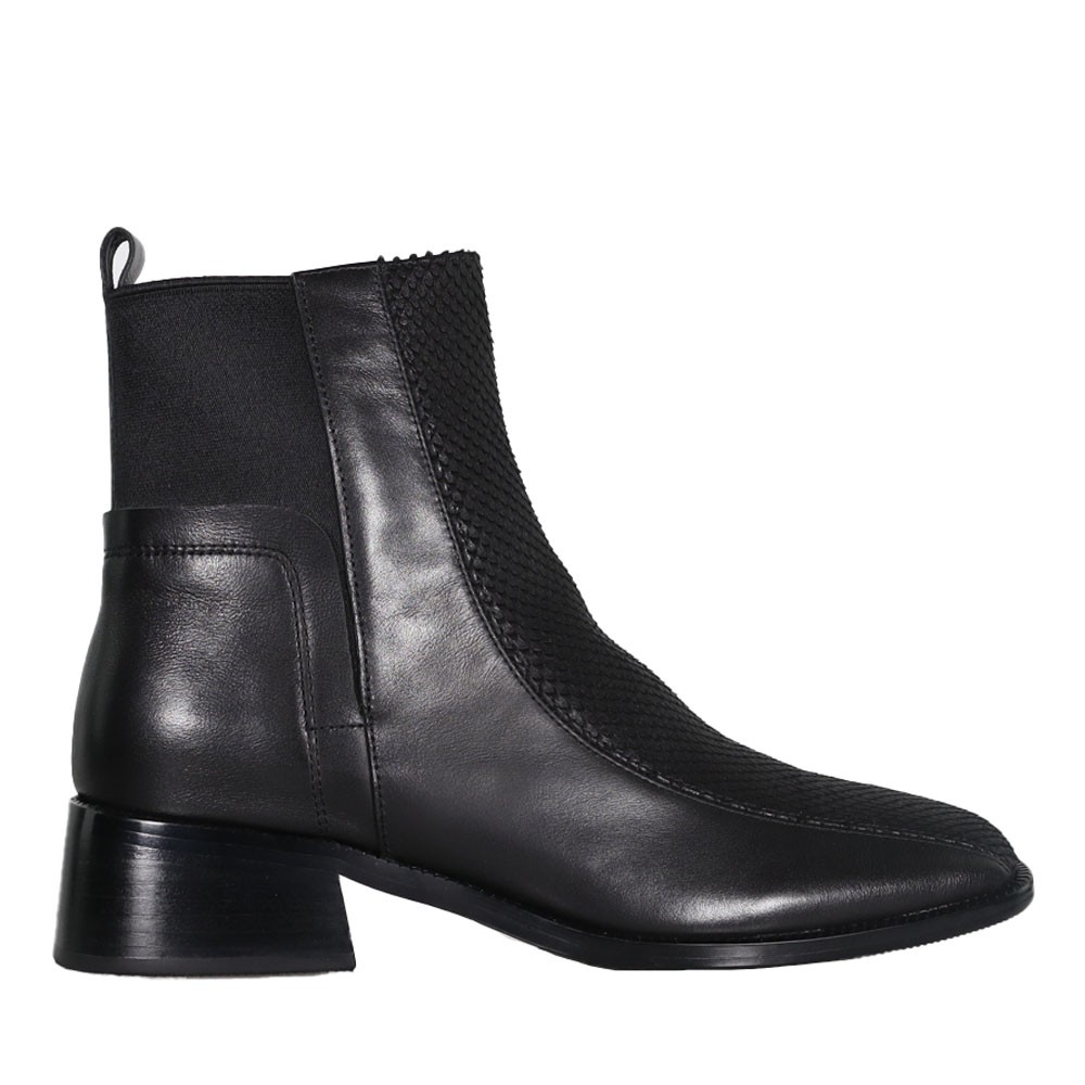 Minx Strider Boot